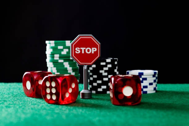 Live blackjack table with dealer and real-time card dealing on liga samudera